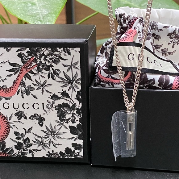 Authentic GUCCI
G Bar Pendant Necklace - Picture 6 of 12